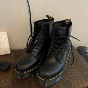 New Dr. Martens, only worn once! Size 7. Message me if you have any questions!